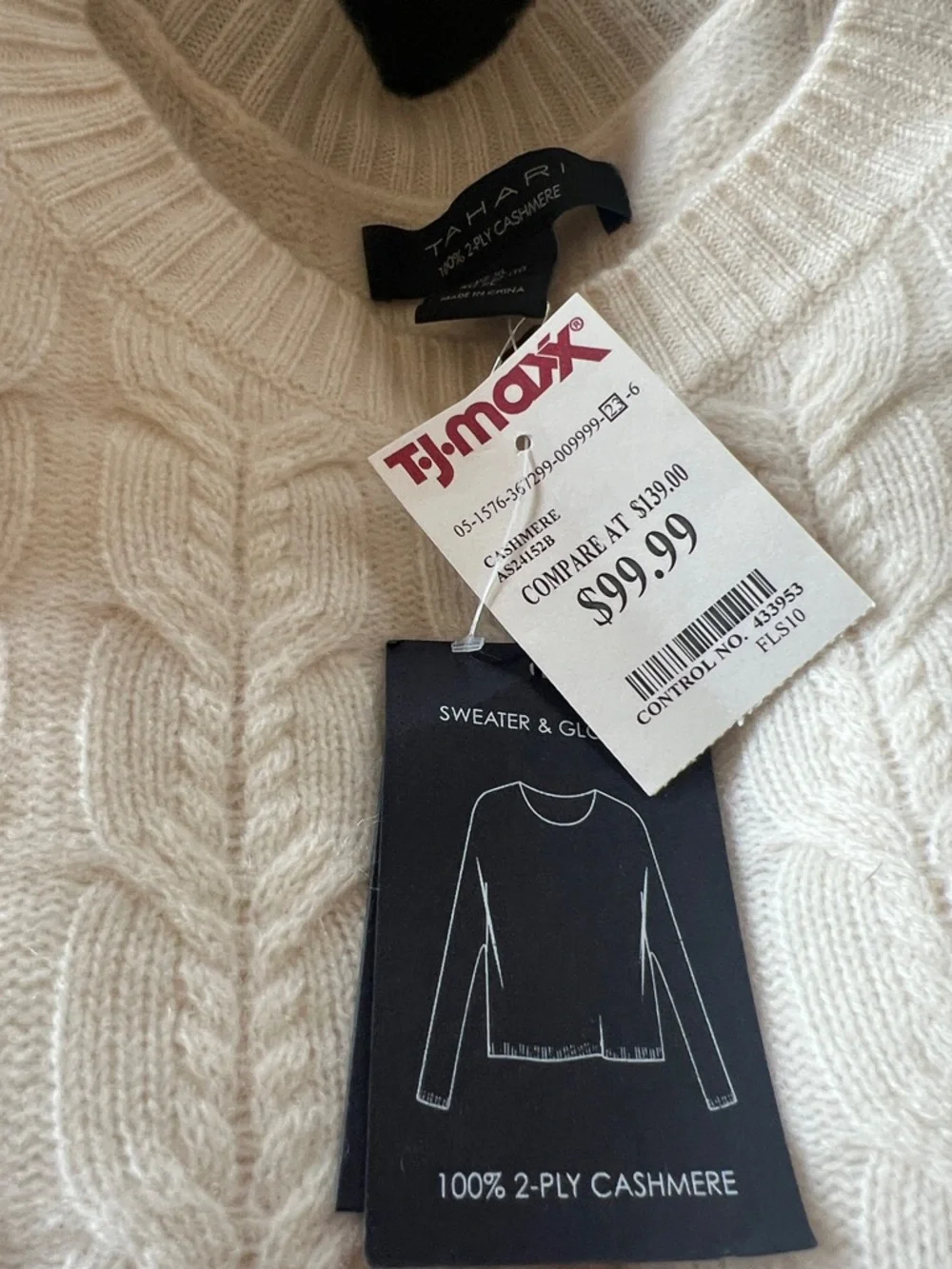 NWT 100%  TAHARI Cream Cable-Knit Crewneck Cashmere Sweater with Glove box set. - Picture 2 of 8